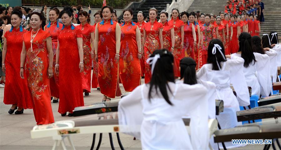 CHINA-SHAANXI-QIPAO AND GUZHENG SHOW (CN)