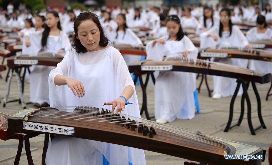 CHINA-SHAANXI-QIPAO AND GUZHENG SHOW (CN)