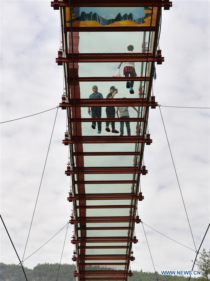 #CHINA-HUBEI-ENSHI-GLASS BOTTOM BRIDGE (CN)