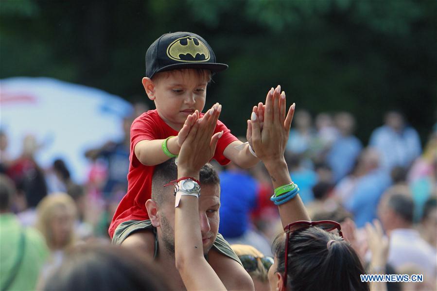 ROMANIA-BUFTEA-GUINNESS RECORDS-HAND CLAPPING GAME