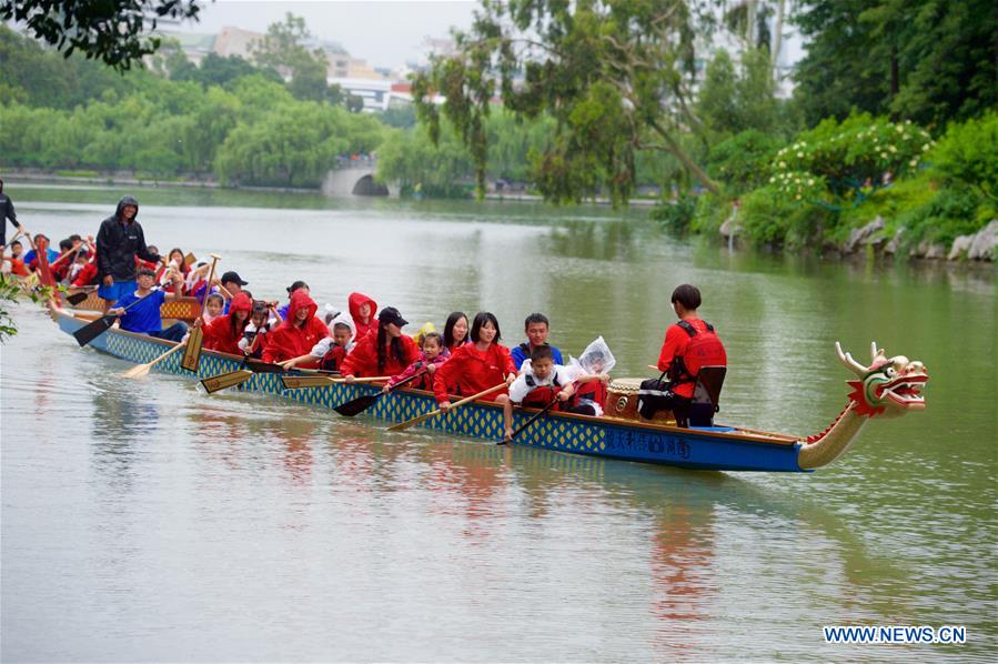 CHINA-FUZHOU-DRAGON BOAT RACE-STUDENTS-EXPERIENCE (CN)