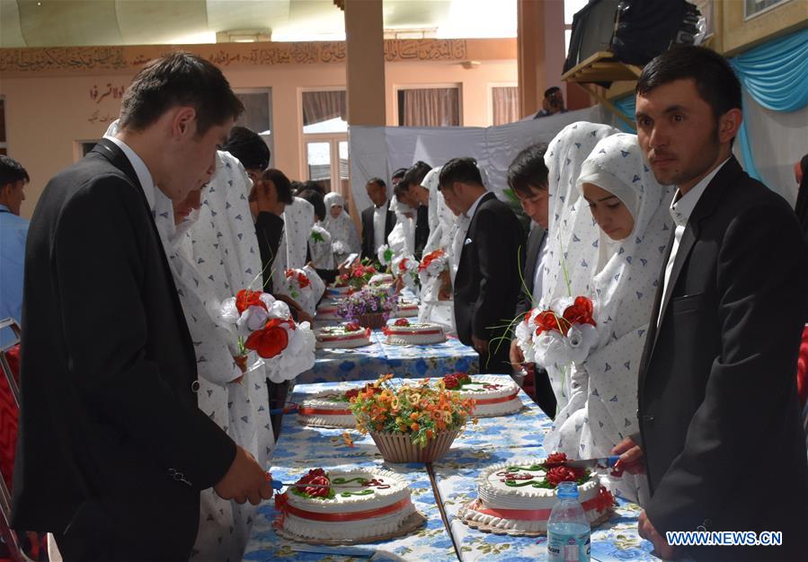 AFGHANISTAN-MAZAR-I-SHARIF-MASS WEDDING