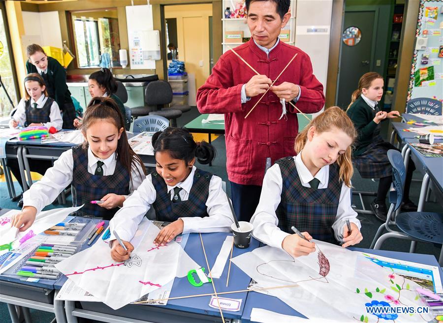 NEW ZEALAND-WELLINGTON-CHINESE CULTURE-KITE MAKING