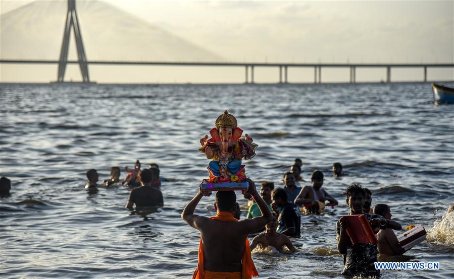 INDIA-MUMBAI-GANESH FESTIVAL-WATER IMMERSION