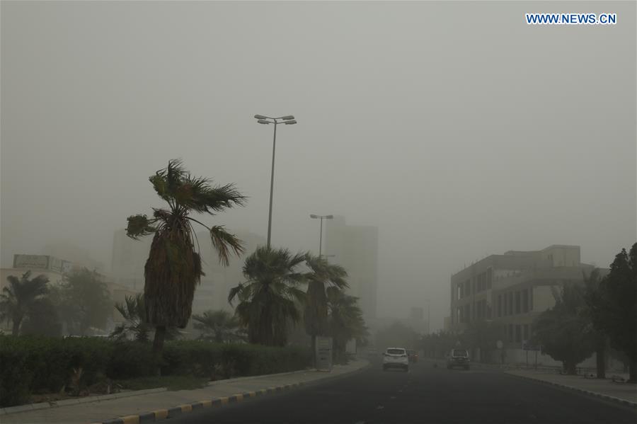 KUWAIT-HAWALLI GOVERNORATE-HEAVY DUST