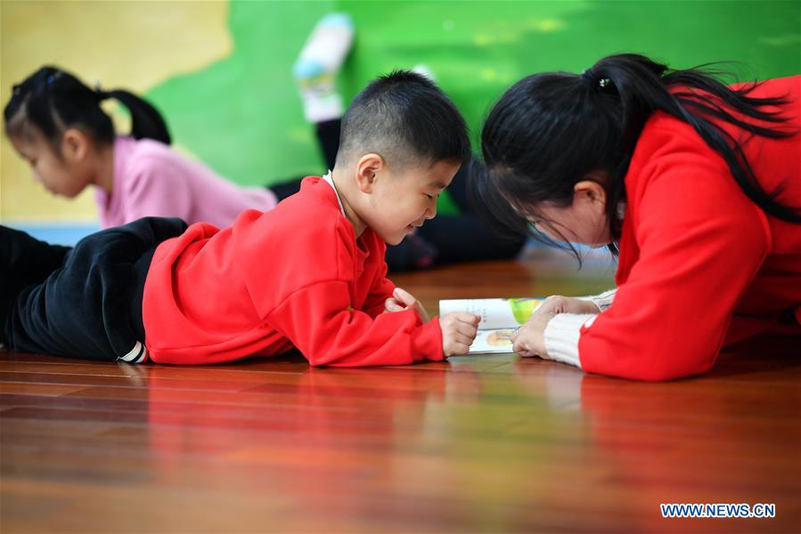 CHINA-HAINAN-HOLIDAY-READING