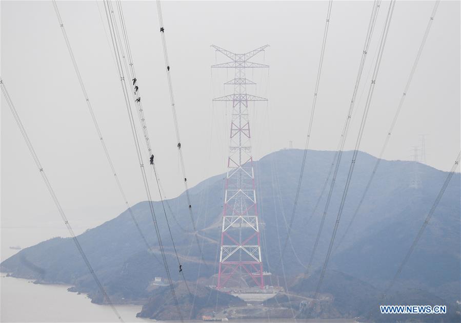 CHINA-ZHEJIANG-WORLD'S HIGHEST POWER PYLON-CABLE CONSTRUCTION (CN)