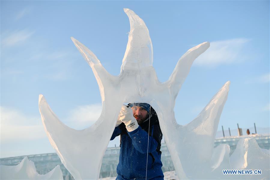 CHINA-HEILONGJIANG-HARBIN-ICE SCULPTURE COMPETITION (CN)