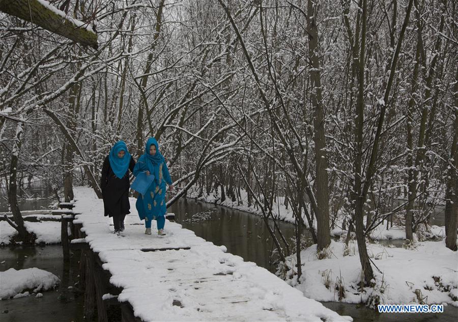 KASHMIR-SRINAGAR-SNOWFALL