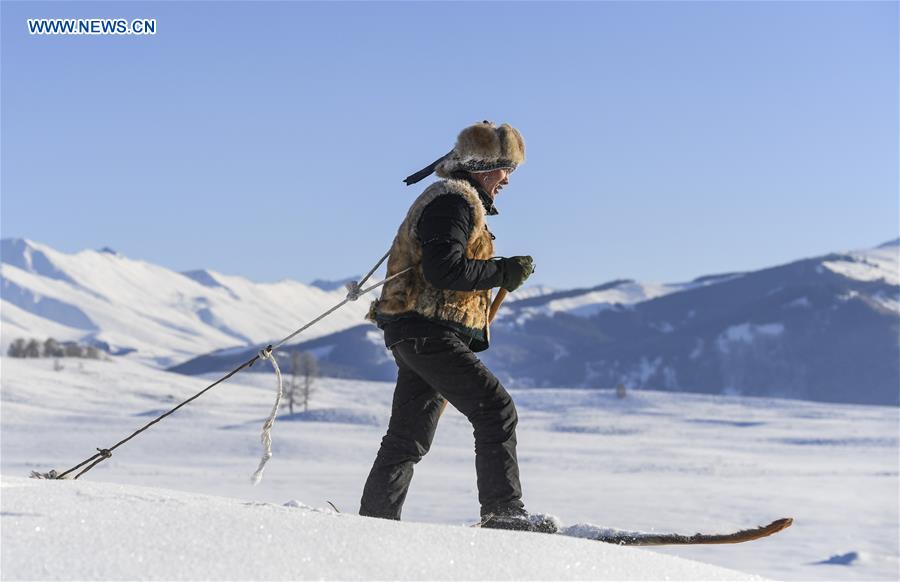 Xinhua Headlines: Ski lovers slide on fur snowboards in Xinjiang