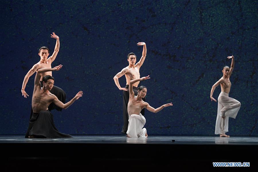 SINGAPORE-CLOUD GATE DANCE THEATRE-MEDIA CALL