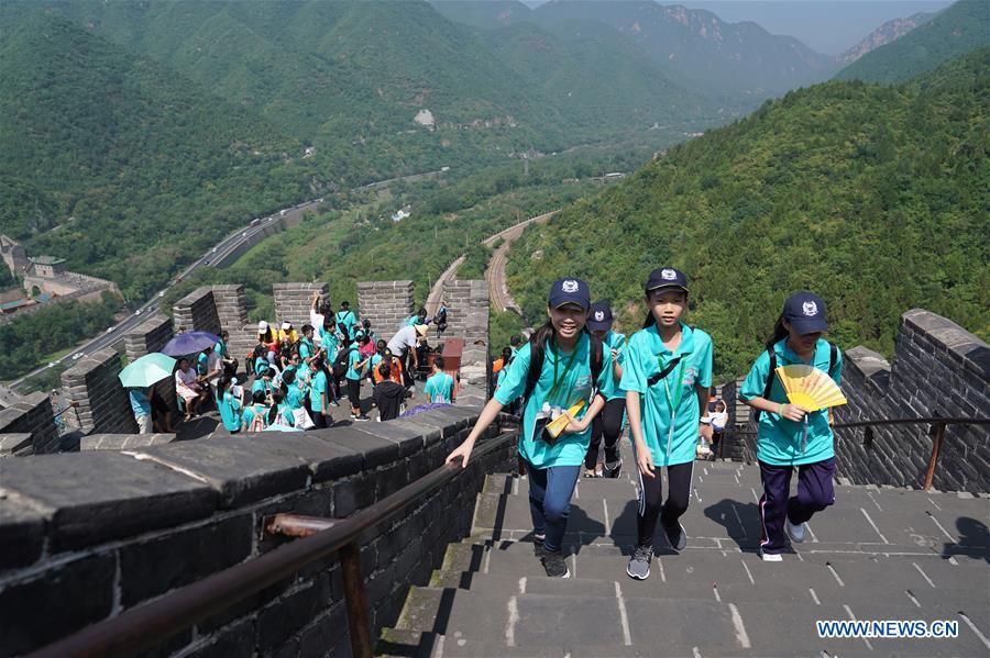 CHINA-BEIJING-YOUTH-THE GREAT WALL (CN)