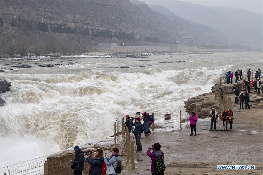 CHINA-HUKOU WATERFALL-WINTER SCENERY(CN)