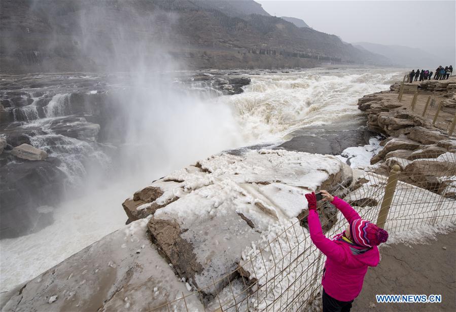 CHINA-HUKOU WATERFALL-WINTER SCENERY(CN)