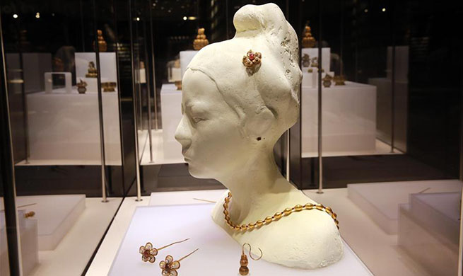 Chinese royal goldware of Ming Dynasty on display in Romania