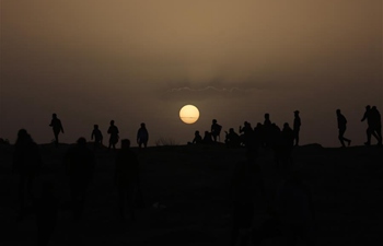 Palestinian protesters clash with Israeli troops in Gaza