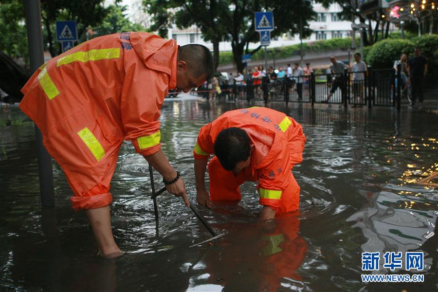 （环境）（3）台风“艾云尼”携雨袭广州