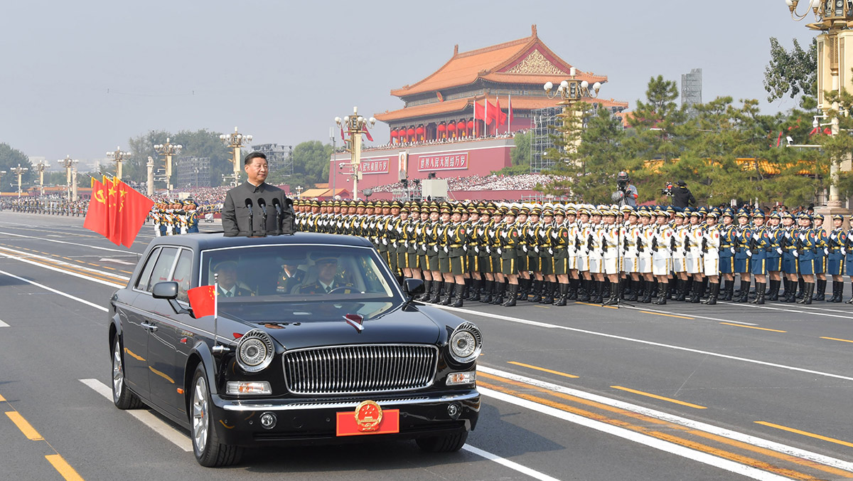 习近平检阅受阅部队