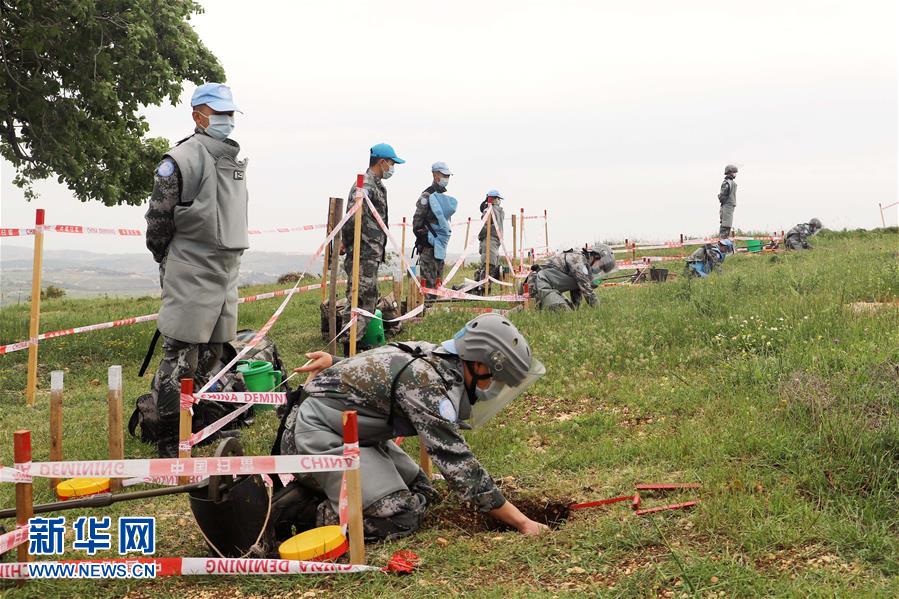 （国际·图文互动）（1）通讯：“中国式扫雷精准且高效”——记联黎官员视察中国维和官兵“蓝线”扫雷训练